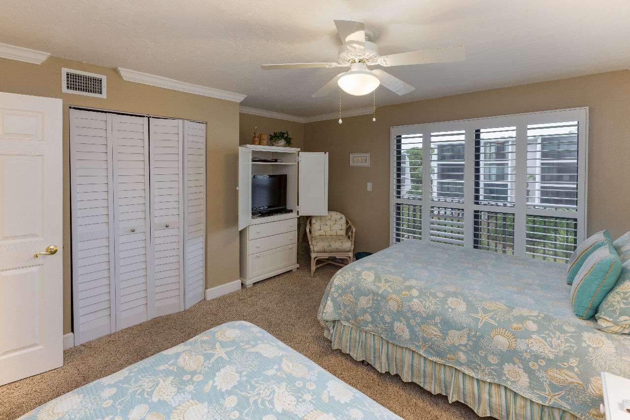 Sundial two-bedroom condo on Sanibel Island, Florida, for your beach